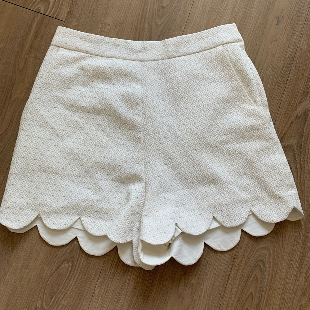 White high waisted scalloped shorts w gold dots